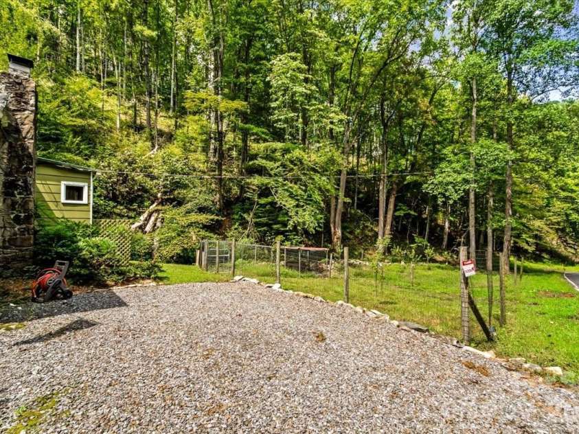 92 Silas Branch Road, Burnsville, NC 28714.  MLS# CAR4419913, YatesRealty ID 48576. 