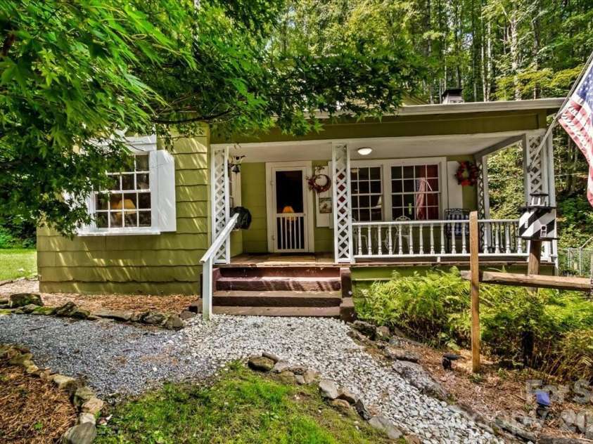 92 Silas Branch Road, Burnsville, NC 28714.  MLS# CAR4419913, YatesRealty ID 48576. 