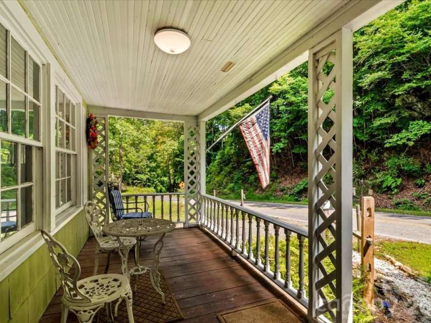 92 Silas Branch Road, Burnsville, NC 28714.  MLS# CAR4419913, YatesRealty ID 48576. 