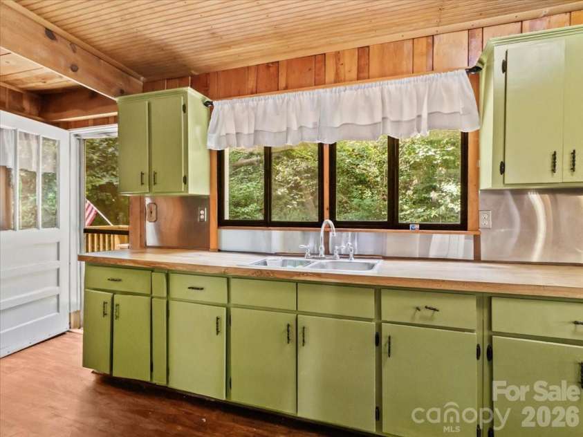 92 Silas Branch Road, Burnsville, NC 28714.  MLS# CAR4419913, YatesRealty ID 48576. 