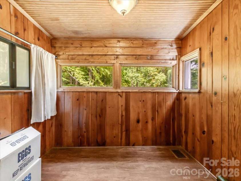 92 Silas Branch Road, Burnsville, NC 28714.  MLS# CAR4419913, YatesRealty ID 48576. 