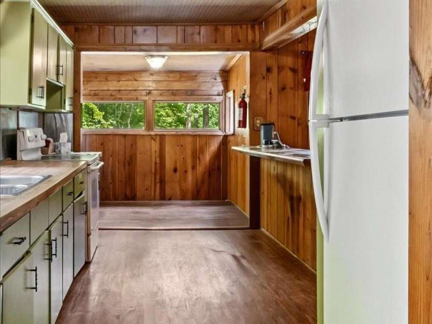 92 Silas Branch Road, Burnsville, NC 28714.  MLS# CAR4419913, YatesRealty ID 48576. 