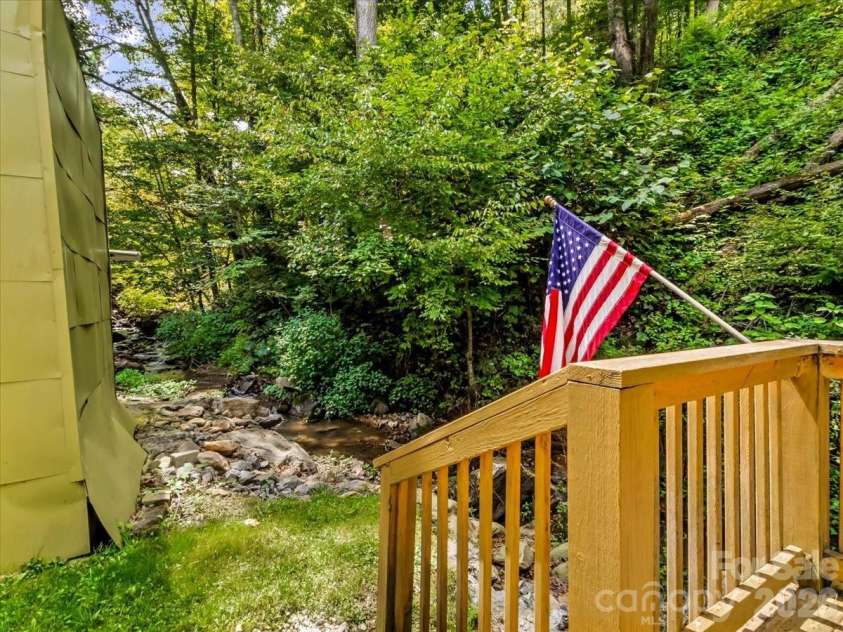 92 Silas Branch Road, Burnsville, NC 28714.  MLS# CAR4419913, YatesRealty ID 48576. 