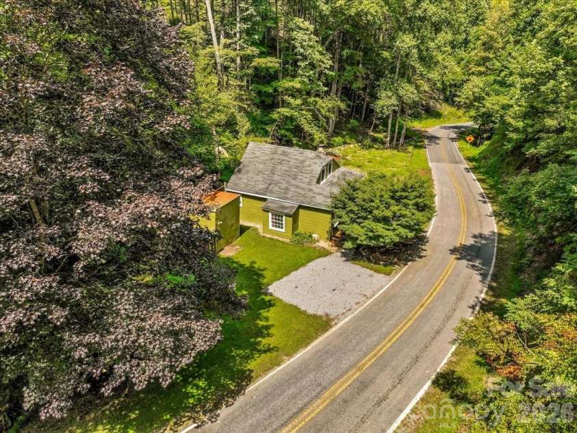 92 Silas Branch Road, Burnsville, NC 28714.  MLS# CAR4419913, YatesRealty ID 48576. 