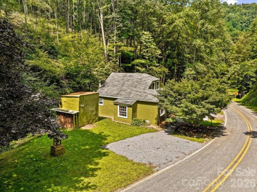 92 Silas Branch Road, Burnsville, NC 28714.  MLS# CAR4419913, YatesRealty ID 48576. 