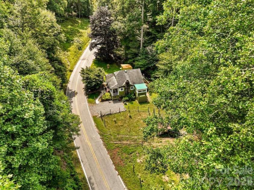 92 Silas Branch Road, Burnsville, NC 28714.  MLS# CAR4419913, YatesRealty ID 48576. 
