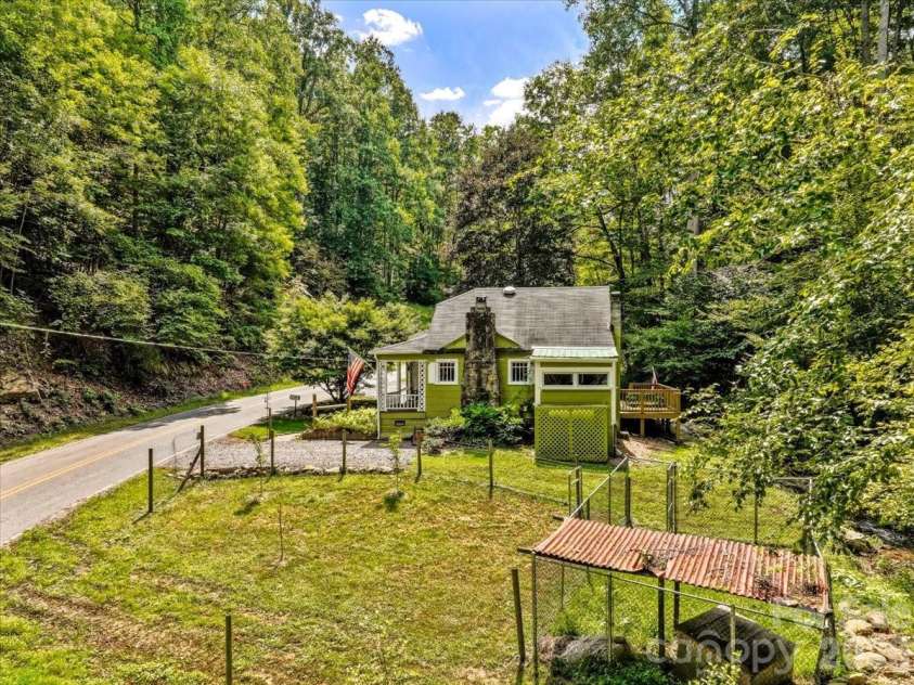 92 Silas Branch Road, Burnsville, NC 28714.  MLS# CAR4419913, YatesRealty ID 48576. 