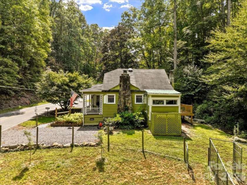 92 Silas Branch Road, Burnsville, NC 28714.  MLS# CAR4419913, YatesRealty ID 48576. 