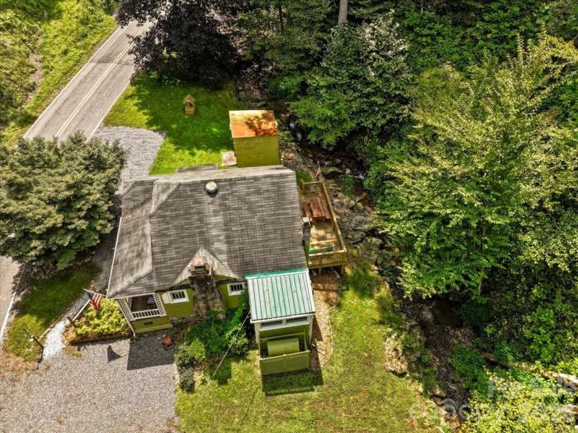 92 Silas Branch Road, Burnsville, NC 28714.  MLS# CAR4419913, YatesRealty ID 48576. 