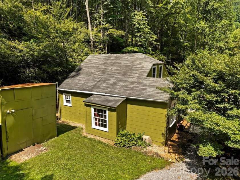 92 Silas Branch Road, Burnsville, NC 28714.  MLS# CAR4419913, YatesRealty ID 48576. 