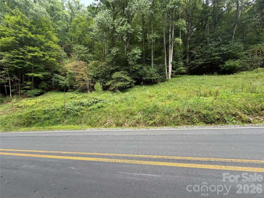 92 Silas Branch Road, Burnsville, NC 28714.  MLS# CAR4419913, YatesRealty ID 48576. 