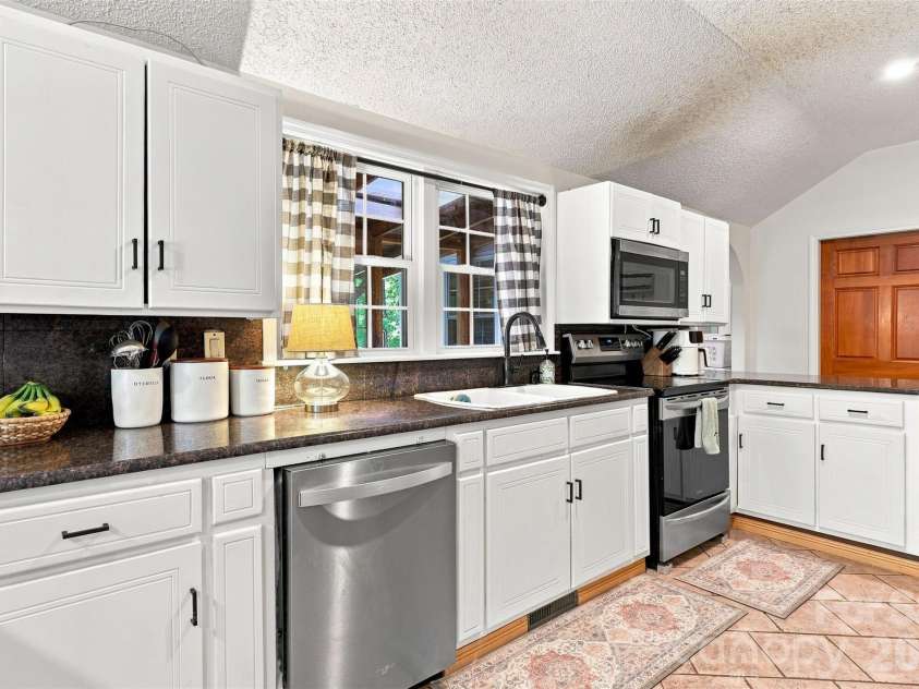 920 Jackson Road, Fort Lawn, SC 29714.  MLS# CAR4420902, YatesRealty ID 48577. Kitchen