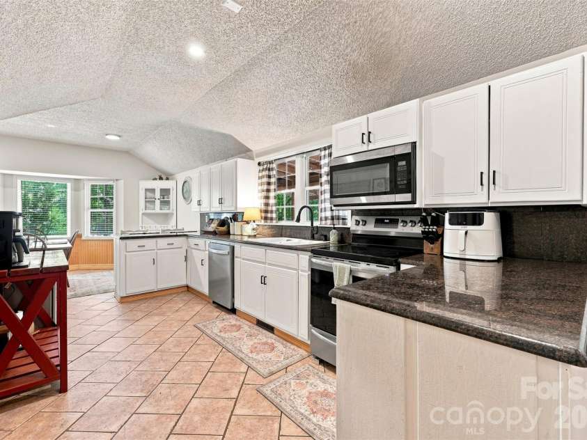 920 Jackson Road, Fort Lawn, SC 29714.  MLS# CAR4420902, YatesRealty ID 48577. Kitchen