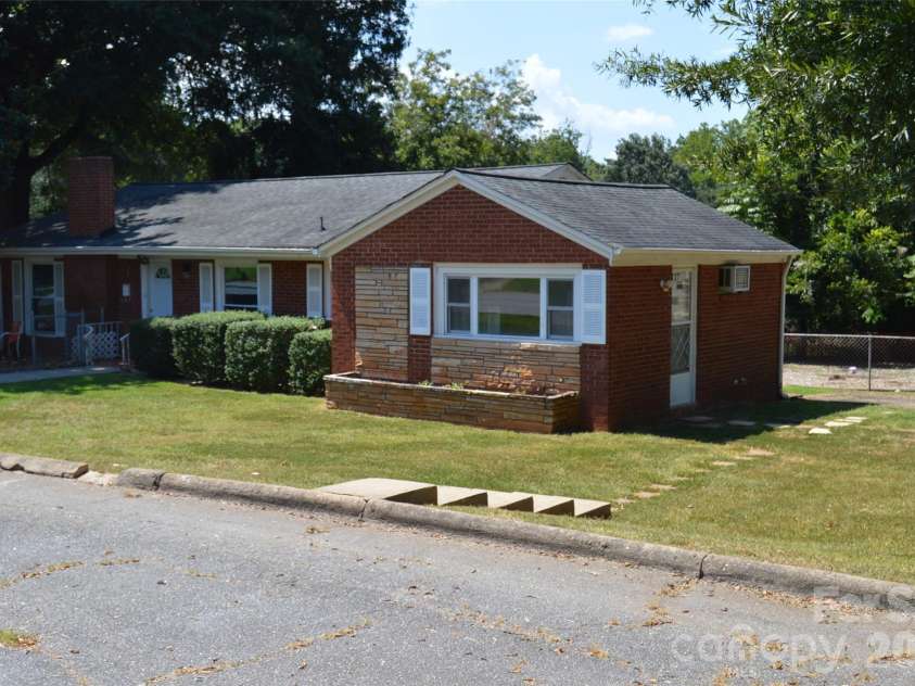 437 Hillcrest Road, Statesville, NC 28677.  MLS# CAR4420971, YatesRealty ID 48578. 