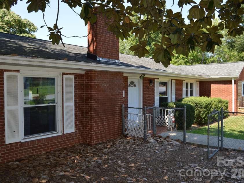437 Hillcrest Road, Statesville, NC 28677.  MLS# CAR4420971, YatesRealty ID 48578. 