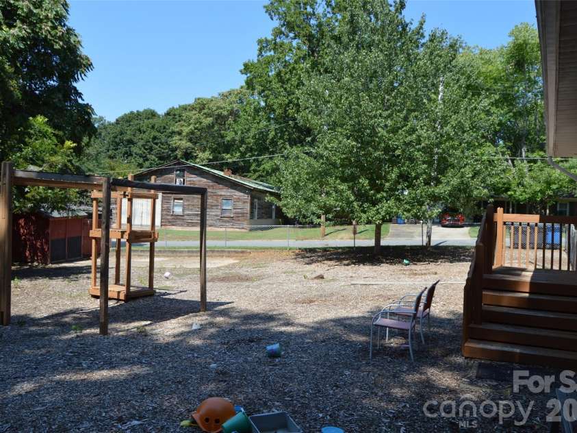 437 Hillcrest Road, Statesville, NC 28677.  MLS# CAR4420971, YatesRealty ID 48578. 