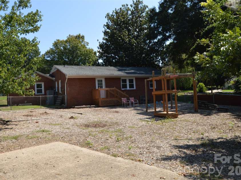 437 Hillcrest Road, Statesville, NC 28677.  MLS# CAR4420971, YatesRealty ID 48578. 