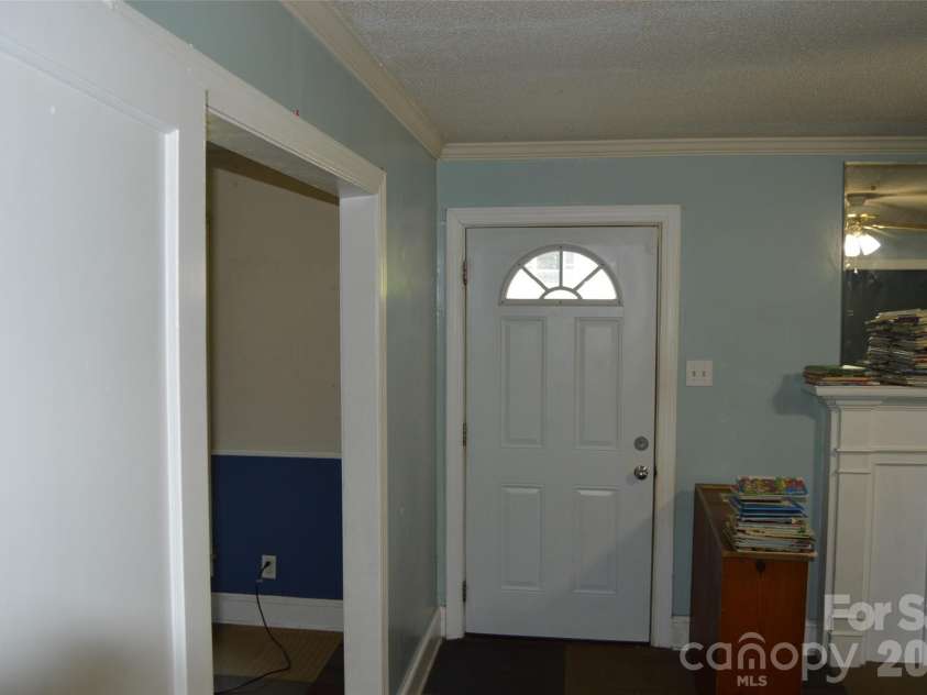437 Hillcrest Road, Statesville, NC 28677.  MLS# CAR4420971, YatesRealty ID 48578. 