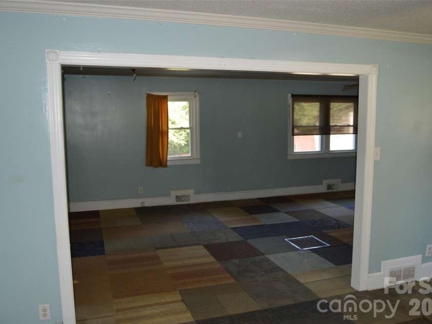 437 Hillcrest Road, Statesville, NC 28677.  MLS# CAR4420971, YatesRealty ID 48578. 