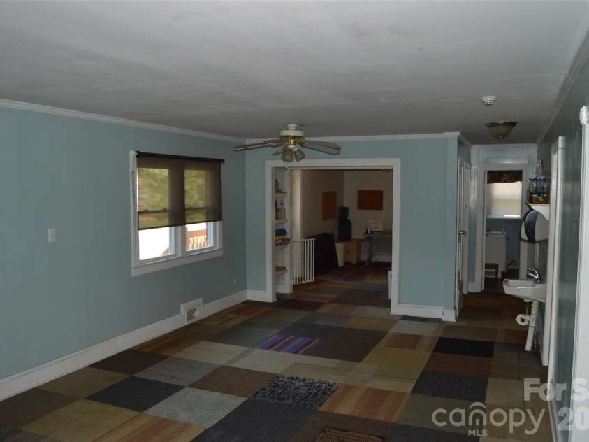 437 Hillcrest Road, Statesville, NC 28677.  MLS# CAR4420971, YatesRealty ID 48578. 