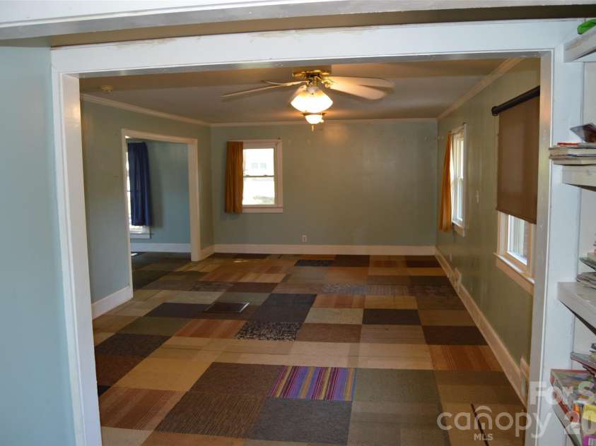 437 Hillcrest Road, Statesville, NC 28677.  MLS# CAR4420971, YatesRealty ID 48578. 
