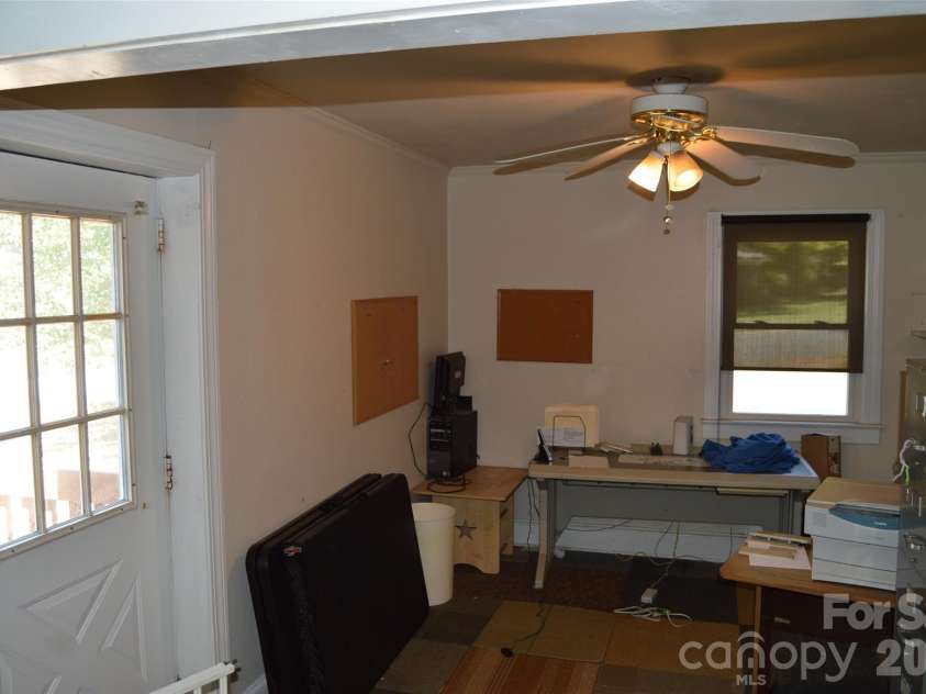437 Hillcrest Road, Statesville, NC 28677.  MLS# CAR4420971, YatesRealty ID 48578. 