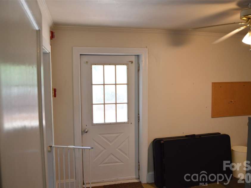 437 Hillcrest Road, Statesville, NC 28677.  MLS# CAR4420971, YatesRealty ID 48578. 