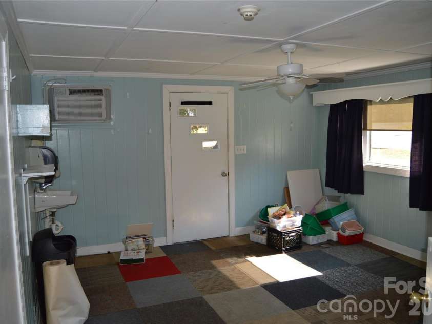 437 Hillcrest Road, Statesville, NC 28677.  MLS# CAR4420971, YatesRealty ID 48578. 