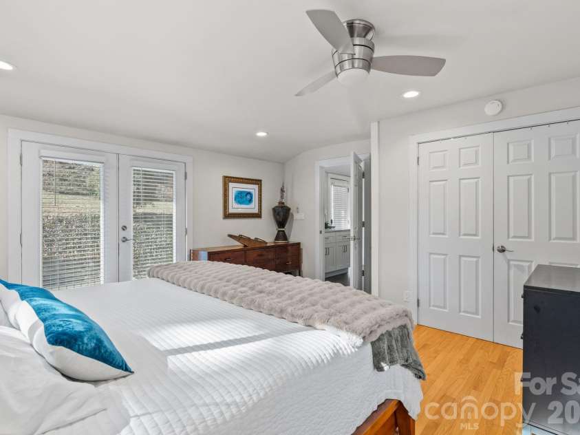 50 Midland Drive, Asheville, NC 28804.  MLS# CAR4340820, YatesRealty ID 4858. 