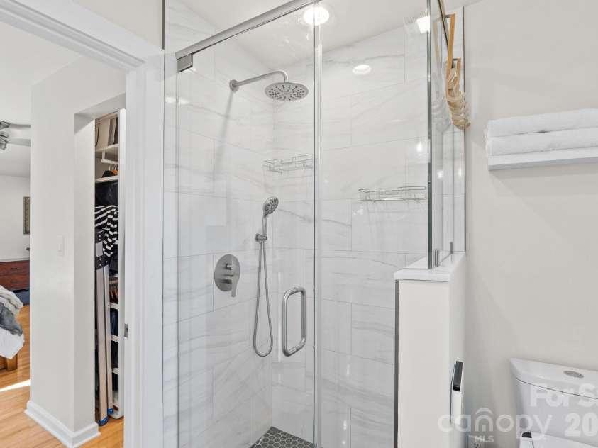 50 Midland Drive, Asheville, NC 28804.  MLS# CAR4340820, YatesRealty ID 4858. 