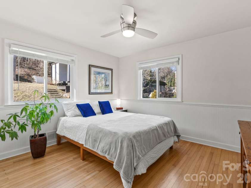 50 Midland Drive, Asheville, NC 28804.  MLS# CAR4340820, YatesRealty ID 4858. 