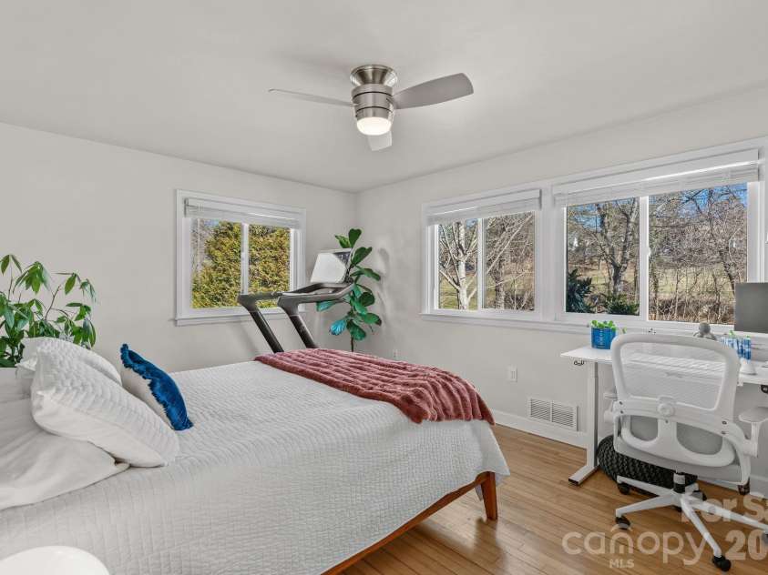 50 Midland Drive, Asheville, NC 28804.  MLS# CAR4340820, YatesRealty ID 4858. 