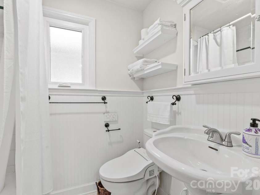 50 Midland Drive, Asheville, NC 28804.  MLS# CAR4340820, YatesRealty ID 4858. 