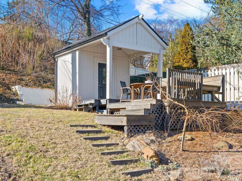 50 Midland Drive, Asheville, NC 28804.  MLS# CAR4340820, YatesRealty ID 4858. 