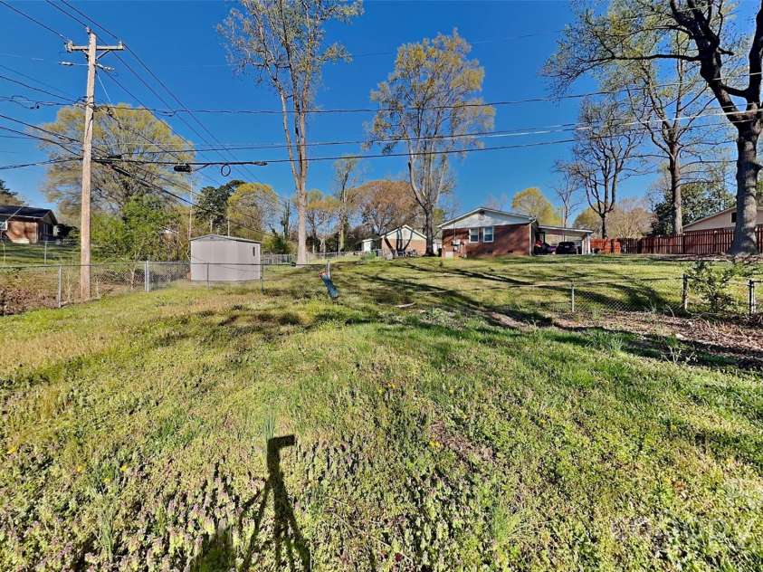 757 Bilmark Avenue, Charlotte, NC 28213.  MLS# CAR4240322, YatesRealty ID 4858. 