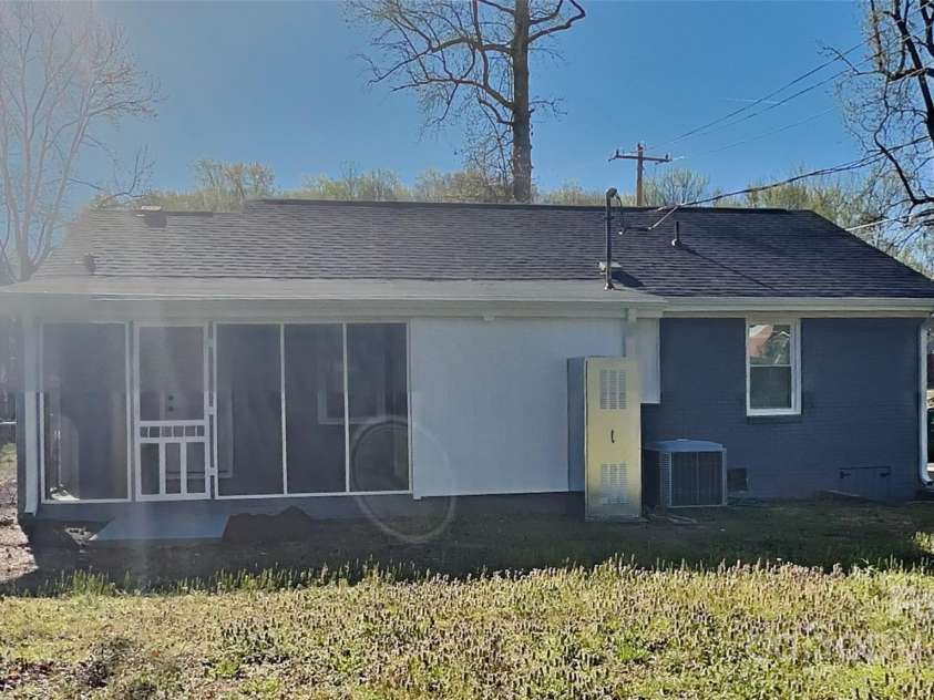 757 Bilmark Avenue, Charlotte, NC 28213.  MLS# CAR4240322, YatesRealty ID 4858. 