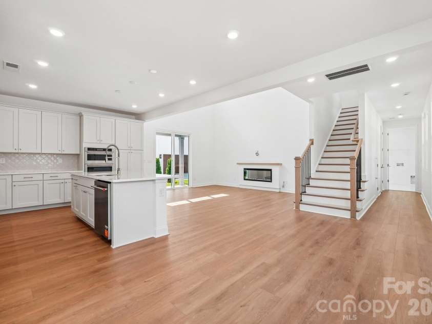 1009 Cobalt Drive, Tega Cay, SC 29708.  MLS# CAR4420314, YatesRealty ID 48580. Kitchen/Dining