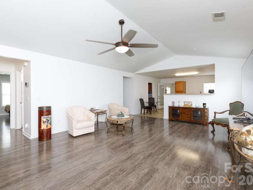 6 Weatherfield Drive, Elgin, SC 29045.  MLS# CAR4421285, YatesRealty ID 48582. 