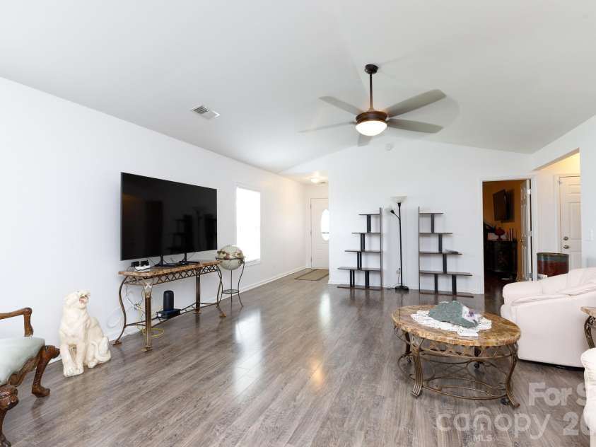6 Weatherfield Drive, Elgin, SC 29045.  MLS# CAR4421285, YatesRealty ID 48582. 