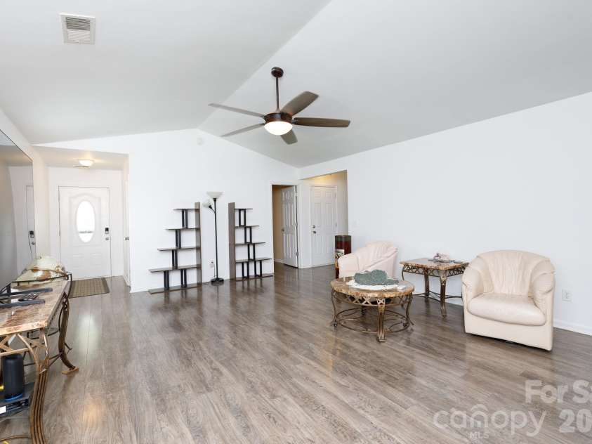 6 Weatherfield Drive, Elgin, SC 29045.  MLS# CAR4421285, YatesRealty ID 48582. 