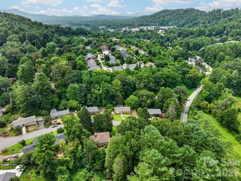 7 Mountainbrook Road, Asheville, NC 28805.  MLS# CAR4418468, YatesRealty ID 48585. 