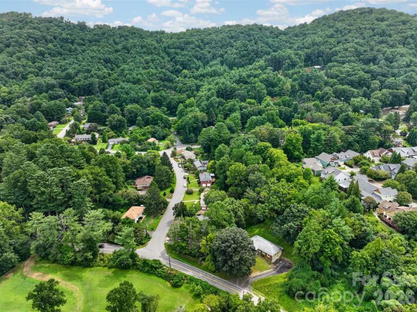 7 Mountainbrook Road, Asheville, NC 28805.  MLS# CAR4418468, YatesRealty ID 48585. 