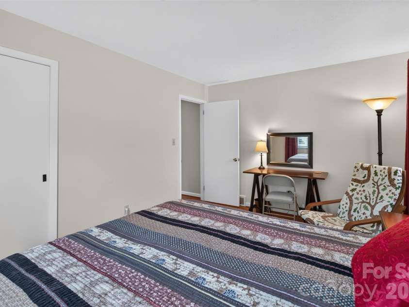 7 Mountainbrook Road, Asheville, NC 28805.  MLS# CAR4418468, YatesRealty ID 48585. Ample sized Bedroom