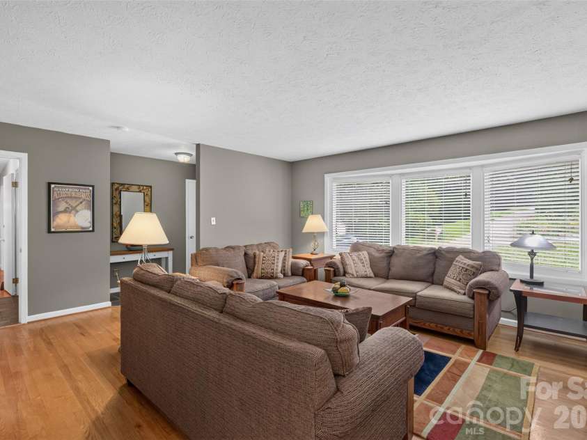 7 Mountainbrook Road, Asheville, NC 28805.  MLS# CAR4418468, YatesRealty ID 48585. Bay Window