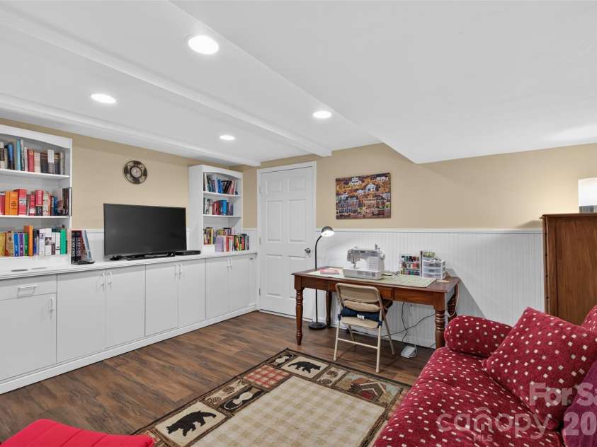 7 Mountainbrook Road, Asheville, NC 28805.  MLS# CAR4418468, YatesRealty ID 48585. Built-In Storage