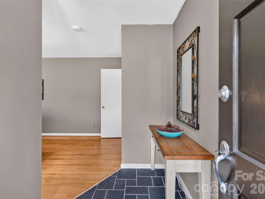 7 Mountainbrook Road, Asheville, NC 28805.  MLS# CAR4418468, YatesRealty ID 48585. Entryway