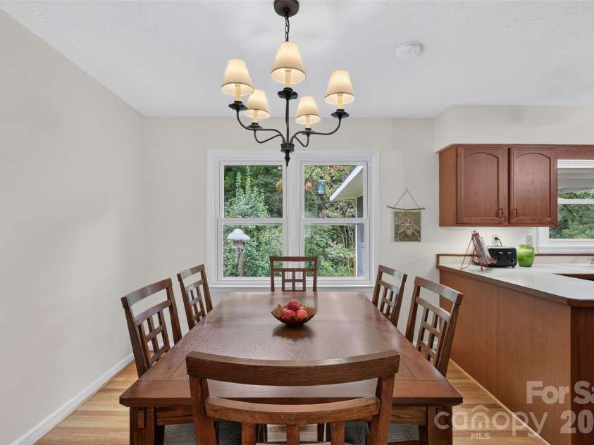 7 Mountainbrook Road, Asheville, NC 28805.  MLS# CAR4418468, YatesRealty ID 48585. Formal Dining off Kitchen