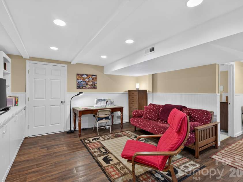 7 Mountainbrook Road, Asheville, NC 28805.  MLS# CAR4418468, YatesRealty ID 48585. Great for Flex Space
