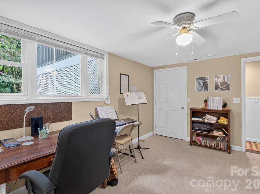 7 Mountainbrook Road, Asheville, NC 28805.  MLS# CAR4418468, YatesRealty ID 48585. Large Closet
