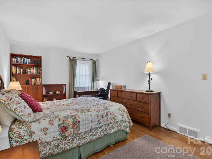 7 Mountainbrook Road, Asheville, NC 28805.  MLS# CAR4418468, YatesRealty ID 48585. Primary